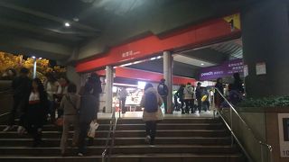 士林夜市へは