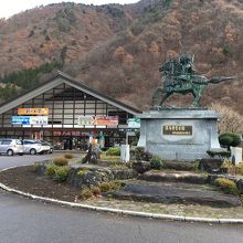 道の駅明宝にて、名馬磨墨の像。