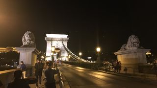 ライオンが目印