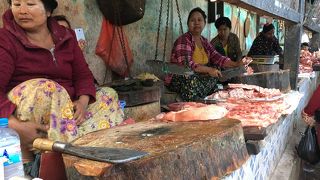 なんでも揃ってる青空市場