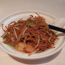 ほとんど具の無い焼きそばですが絶品でした。これも1皿のみ限定