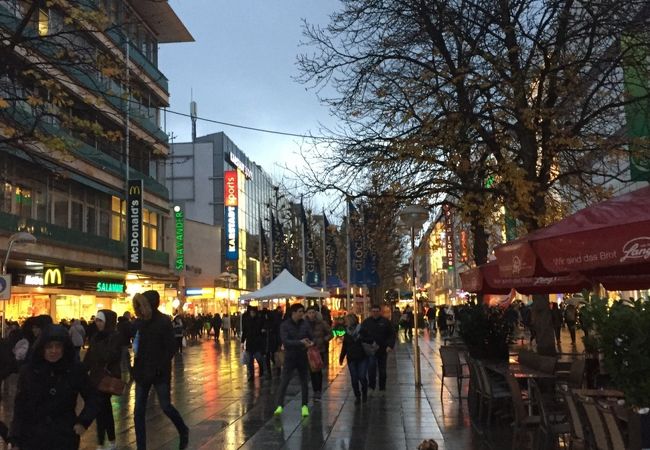 中央駅前の目抜き通り