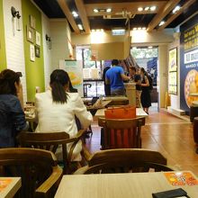 ここは小規模店で落ち着いた感じでした