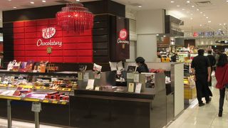 メインの通路に面していて見つけやすいです。