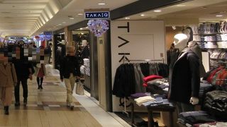 八重洲地下街では貴重な紳士服のお店です。