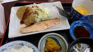 朝定食、旨し。黒はんぺん、あり。