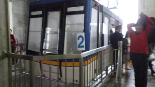 中間に支柱が１本もない