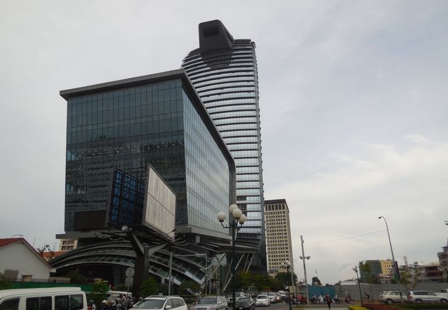 プノンペンで最も高い高層ビルのため目立ちます