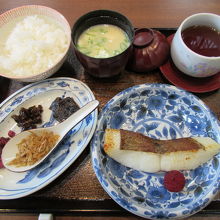 ぎんだらの西京漬けの焼物とちりめん山椒等の食事膳