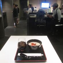 羽田空港国際線 ANAラウンジ (110番ゲート付近)