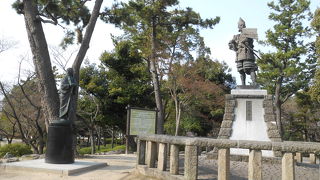 清洲城からは少し歩きますが、信長公と濃姫がいます。