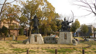 公園の見せ方が素晴らしい！！銅像もありますよ。