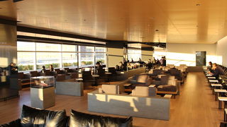 カードラウンジとしては、とても快適、広々でした