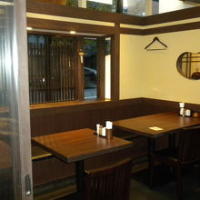 個室風な席もあります。一般席はお客さんが居たので撮影NG