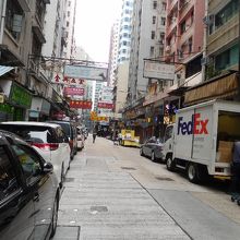 店があるのはこんな裏路地です