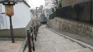 清水寺へと続く坂です