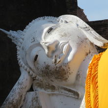 涅槃像があります