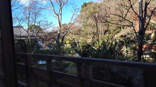 日本庭園を眺めるお店