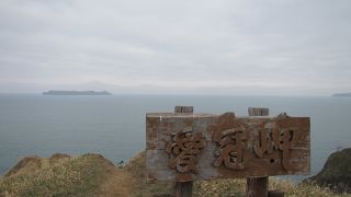 人の気配が感じられない岬