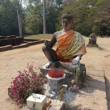 ライ王像のレプリカ。