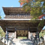 山寺の雰囲気満載の名刹