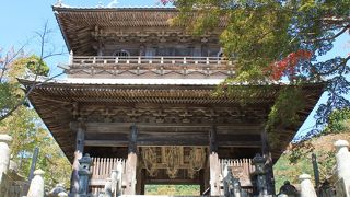 山寺の雰囲気満載の名刹