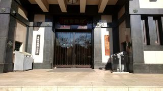 神社の敷地の奥にあります