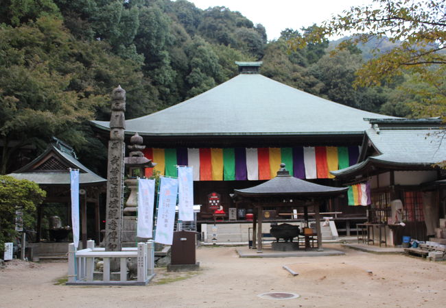 山寺の雰囲気満載の名刹