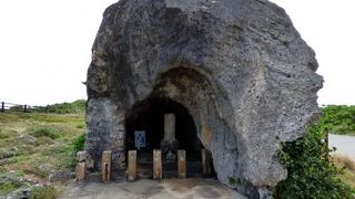 東平安名崎（あがりへんなざき）　マムヤの墓