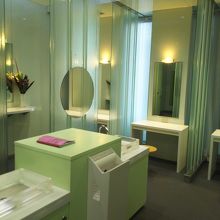 パウダールーム