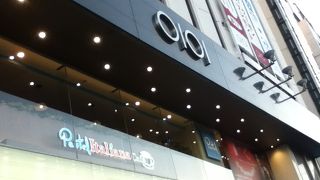 大きな商業施設