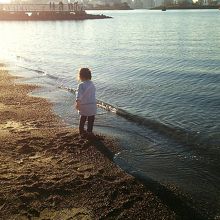 穏やかな波打ち際