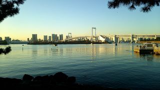 静かで気持ちのよい波打ち際