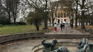 都心にある緑豊かな公園