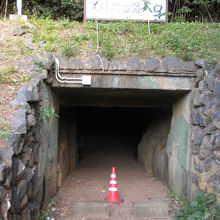 砲台入口は猿岩から少し下。是非行ってみて下さい