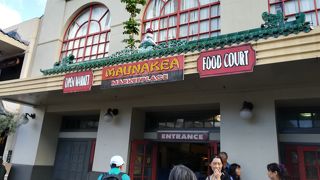 地元の人の活気あふれる街