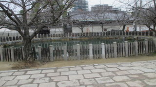 まん丸の池です