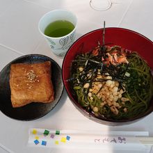 茶そばと稲荷ずし