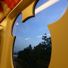 窓もミッキー型で楽しい．