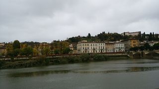 美しい川です！夏も綺麗でしたが、秋の方がさらに綺麗でした！