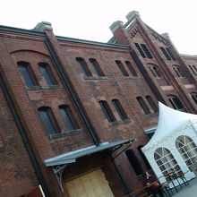 テントにドアあり