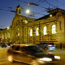 スヴェタ・ネデリャ広場寄りにあるセントラル・ハリ。