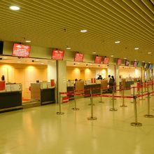 着いたらすぐに空港直行便のチケットを買っておきます