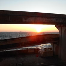 アクアラインと夕日