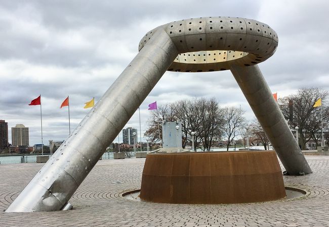 ハートプラザはイサム・ノグチの設計です