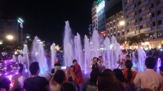 夜はすごい人出