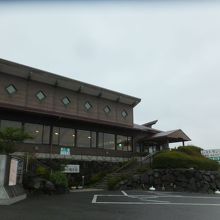 公園の一番下にあります。