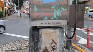 碑というより看板のたぐい、かしら。