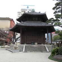 六角堂正面から