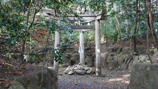 三柱鳥居で有名な神社
